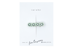 Hi! I'm BREGJE, a soft mint smiley clip.

Hold back bangs, clip back hair, or simply use for stylistic purposes by adding some flair to your hair. Mix-and-match, and layer these hair clips or wear on their own for a soft,&nbsp;seasonal look.