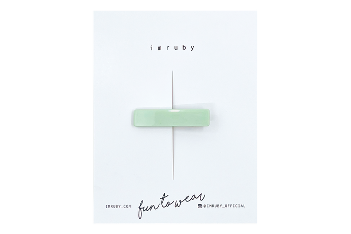 Hi! I'm BREGJE, a mint bar clip.

Hold back bangs, clip back hair, or simply use for stylistic purposes by adding some flair to your hair. Mix-and-match, and layer these hair clips or wear on their own for a soft, seasonal look.