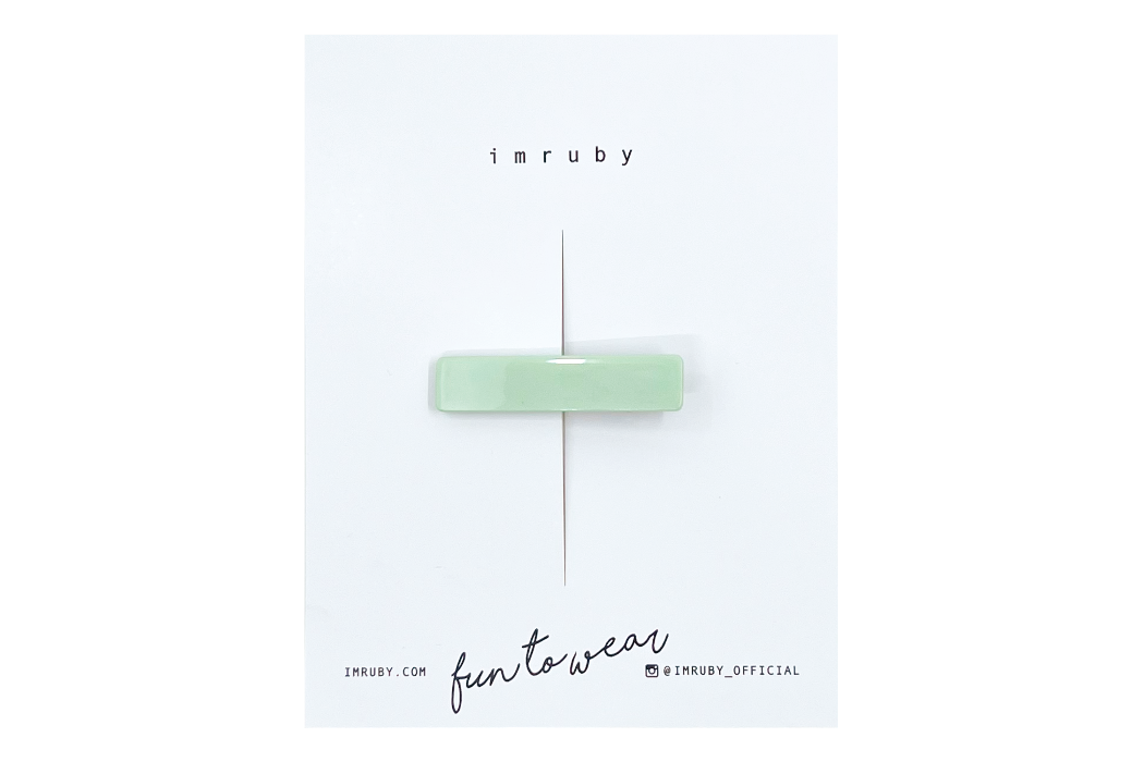 Hi! I'm BREGJE, a mint bar clip.

Hold back bangs, clip back hair, or simply use for stylistic purposes by adding some flair to your hair. Mix-and-match, and layer these hair clips or wear on their own for a soft, seasonal look.