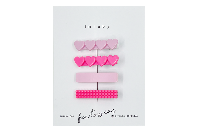 Hi! I'm a SET of 4 girly pink clips.

(1 x Elle heart, 1 x Barbie heart, 1 x Elle bar, 1 x Barbie bubble bar)

Hold back bangs, clip back hair, or simply use for stylistic purposes by adding some flair to your hair. Mix-and-match, and layer these hair clips or wear on their own for a soft, seasonal look.