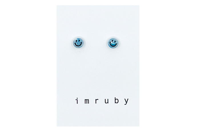 Hi! I'm IZZY, a hippie blue smiley set of 2 stud earrings.

If you are looking for a perfect everyday staple, stud earrings may be exactly what you need! They are very tiny and so cute! These earring sets are perfect for numerous piercings or just to mix and match! 

Packed in a reusable bag to keep your jewelry shiny and clean.