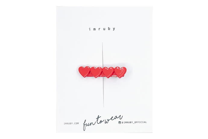 Hi! I'm SUKI, a red heart clip.

Hold back bangs, clip back hair, or simply use for stylistic purposes by adding some flair to your hair. Mix-and-match, and layer these hair clips or wear on their own for a soft, seasonal look.